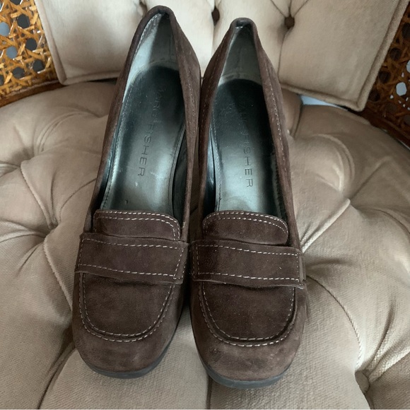 Marc Fisher Suede Heels - Picture 4 of 4